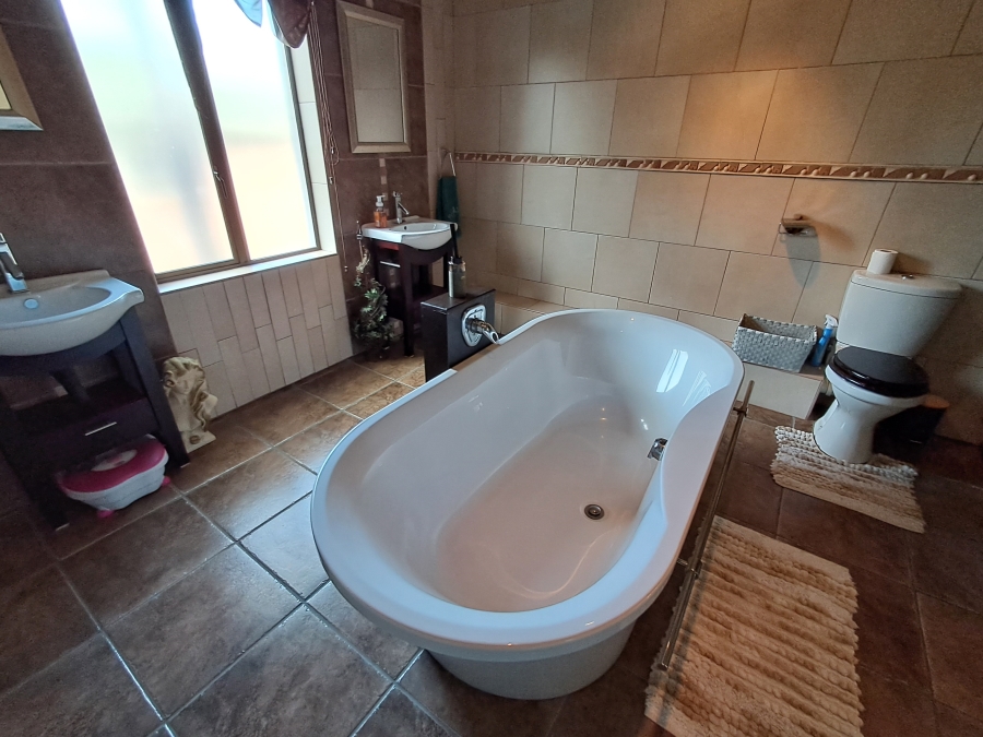 4 Bedroom Property for Sale in Winterhoek Park Eastern Cape